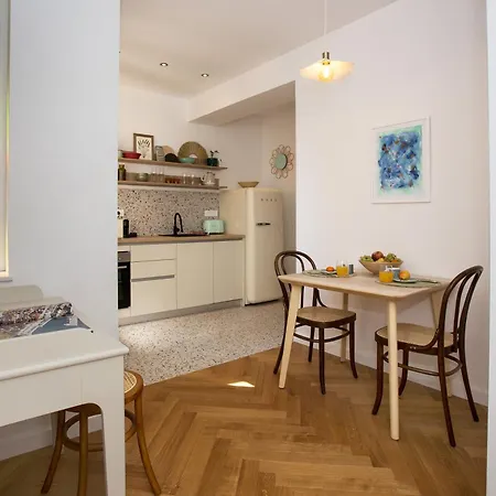 Orange Boutique S Apartment *